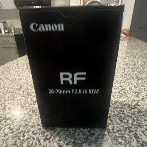 Canon 70mm 8 - f/2.8, is